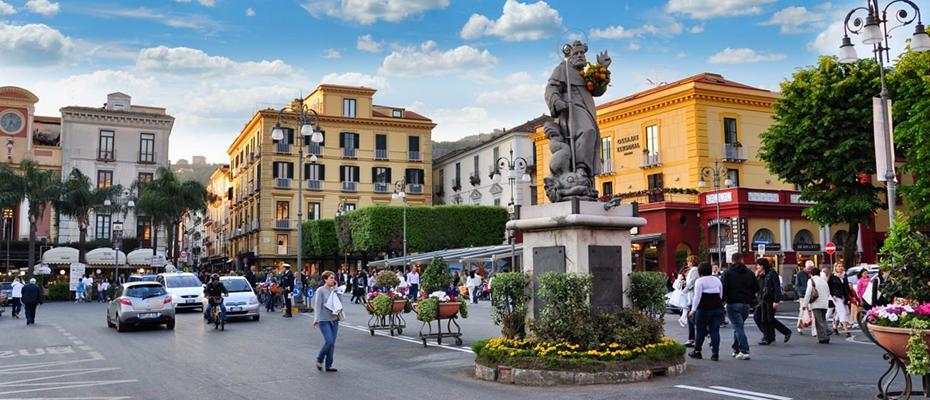 Piazza-Tasso, the central square in Sorrento