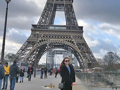 索菲亚·华莱士在巴黎埃菲尔铁塔拍摄的照片
