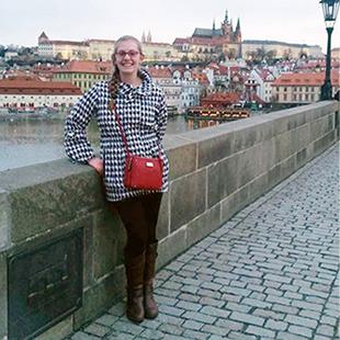 科琳·科里在捷克共和国布拉格报道